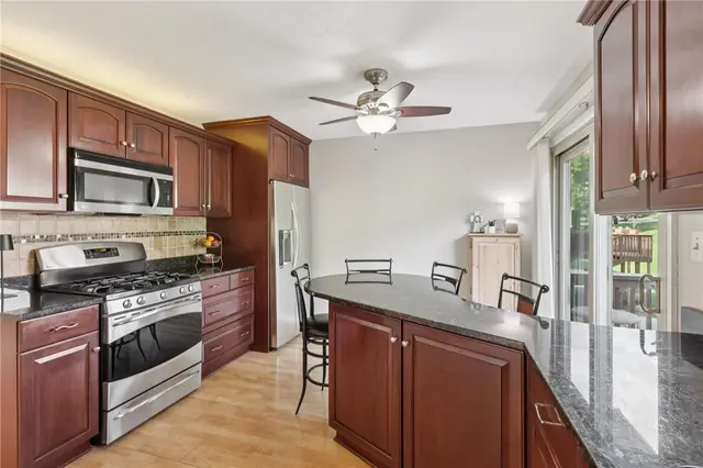 808 Glendale Court gallery image 36
