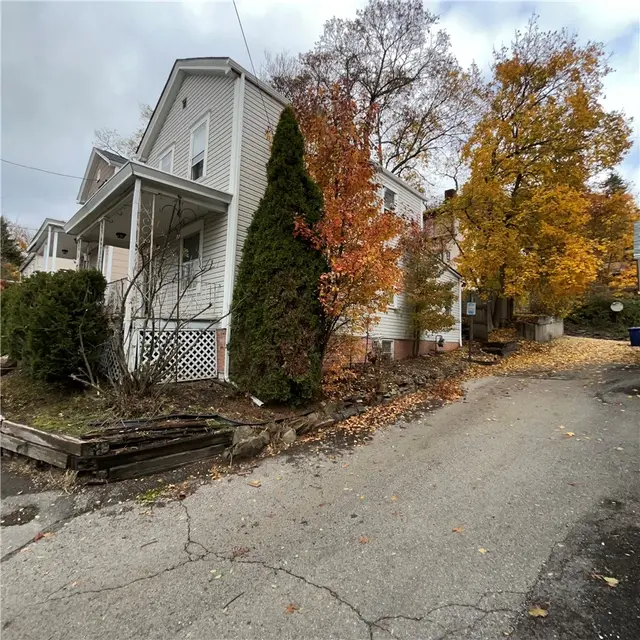 808 Lake St gallery image 4
