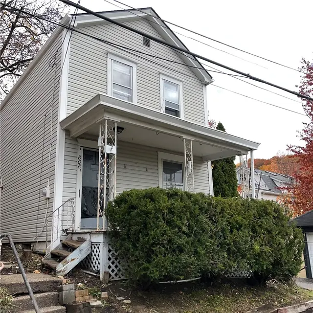 808 Lake St gallery image 10