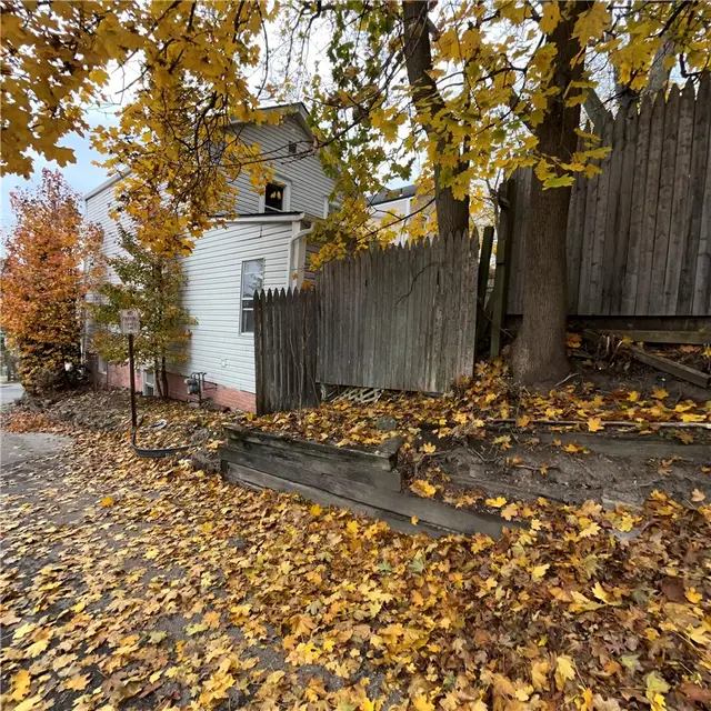 808 Lake St gallery image 13