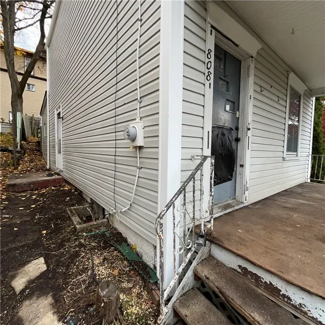808 Lake St gallery image 15