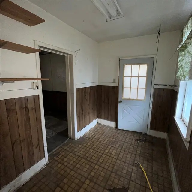 808 Lake St gallery image 17