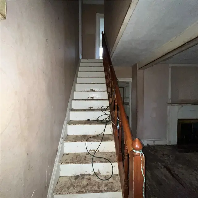 808 Lake St gallery image 30