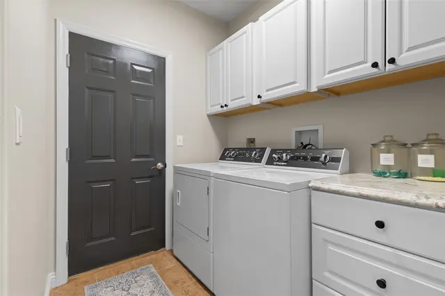 808 Strasburg Dr gallery image 33