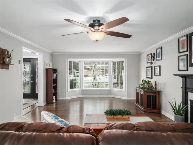 8084 Dormar Ct gallery image 3