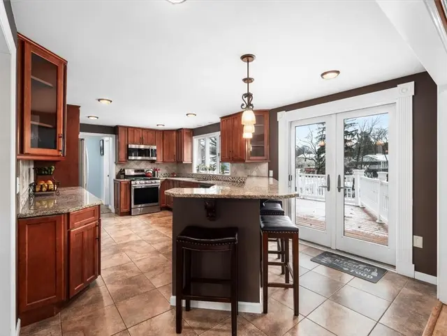 8084 Dormar Ct gallery image 6