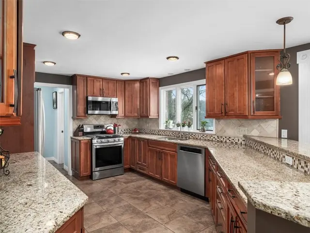 8084 Dormar Ct gallery image 8