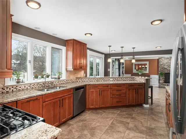 8084 Dormar Ct gallery image 9