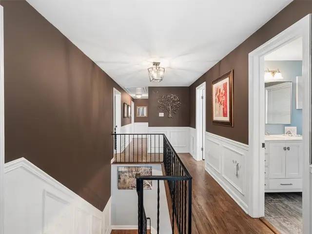 8084 Dormar Ct gallery image 10