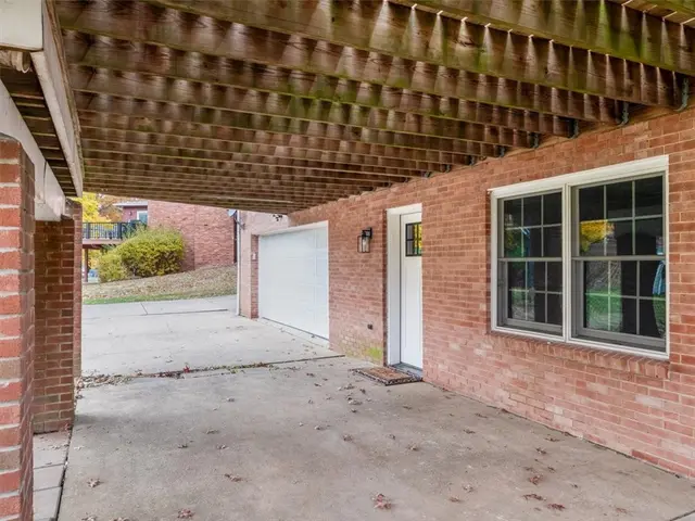 8084 Dormar Ct gallery image 13