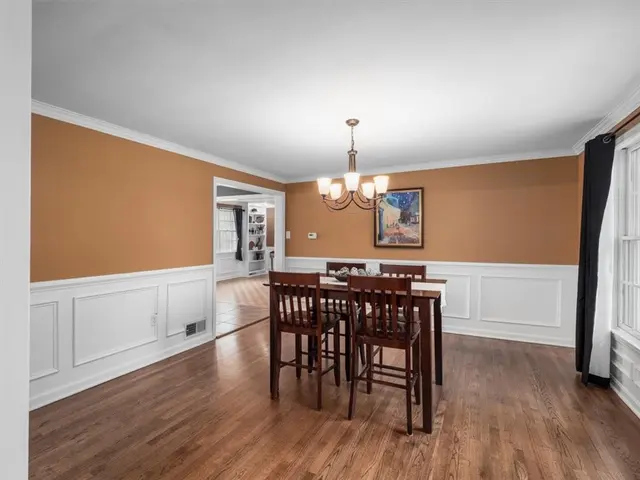 8084 Dormar Ct gallery image 16
