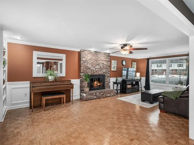 8084 Dormar Ct gallery image 18