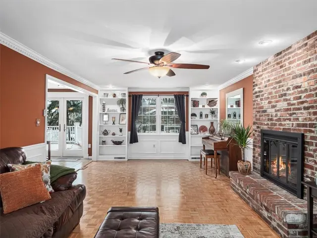 8084 Dormar Ct gallery image 19