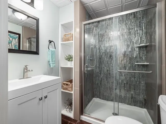 8084 Dormar Ct gallery image 33