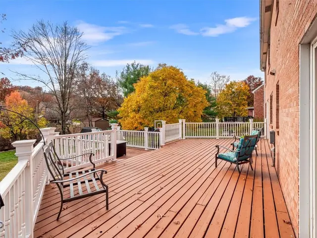 8084 Dormar Ct gallery image 36