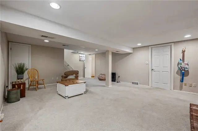 809 Limestone Dr gallery image 10