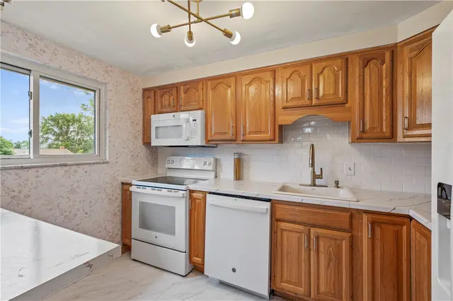 809 Limestone Dr gallery image 12