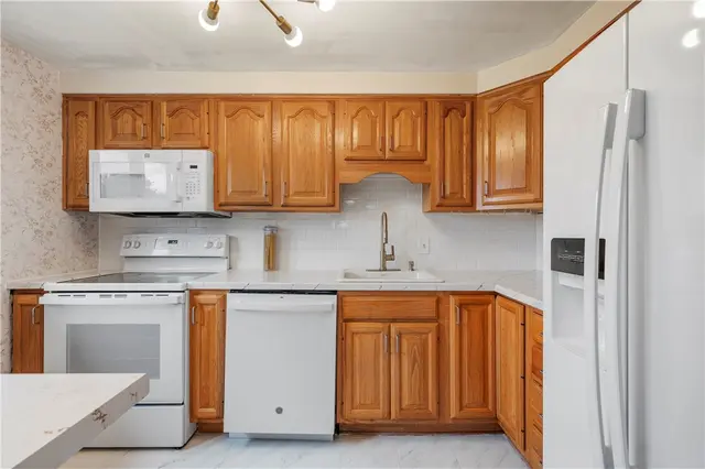 809 Limestone Dr gallery image 17