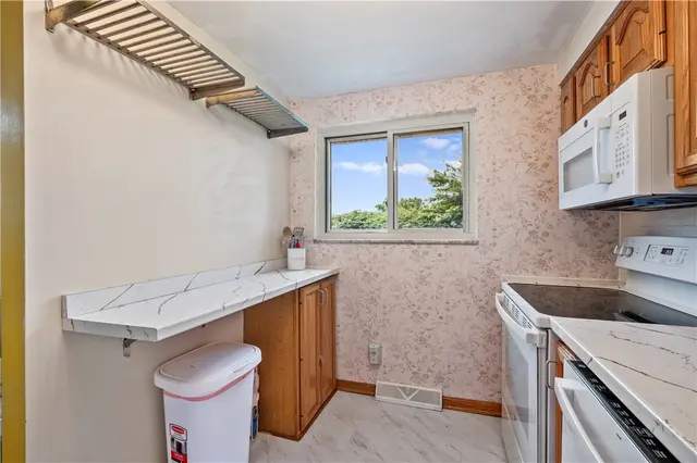 809 Limestone Dr gallery image 35