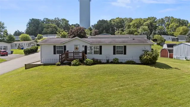 811 Maple Ct gallery image 2