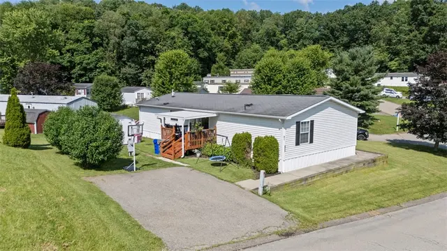 811 Maple Ct gallery image 3
