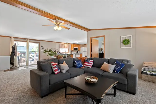 811 Maple Ct gallery image 6