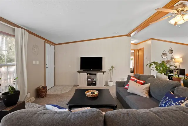 811 Maple Ct gallery image 7