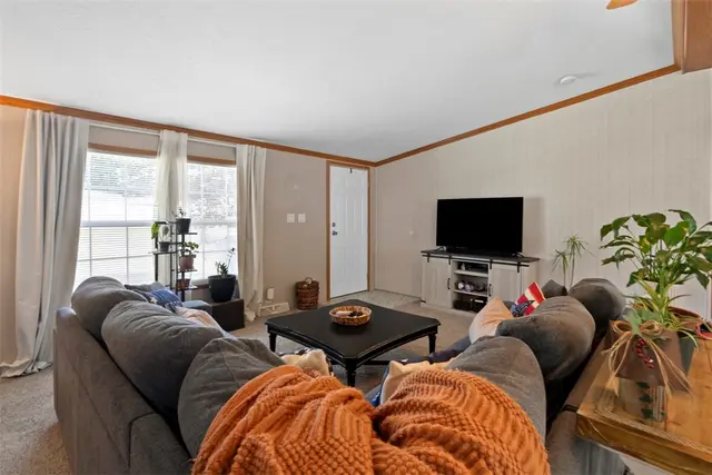 811 Maple Ct gallery image 8