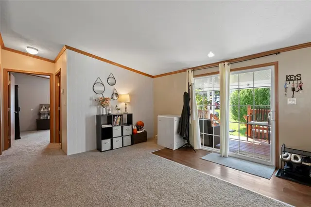 811 Maple Ct gallery image 9