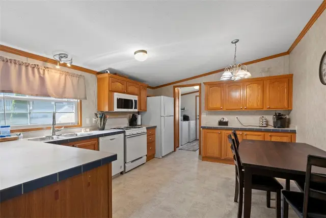 811 Maple Ct gallery image 11