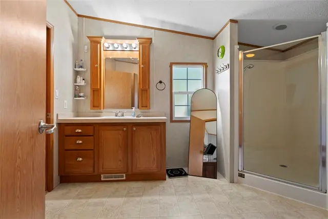 811 Maple Ct gallery image 15