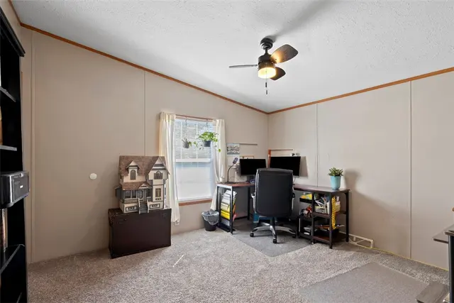 811 Maple Ct gallery image 17