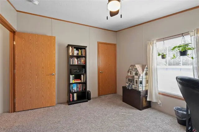 811 Maple Ct gallery image 18