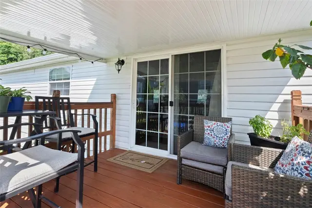 811 Maple Ct gallery image 23