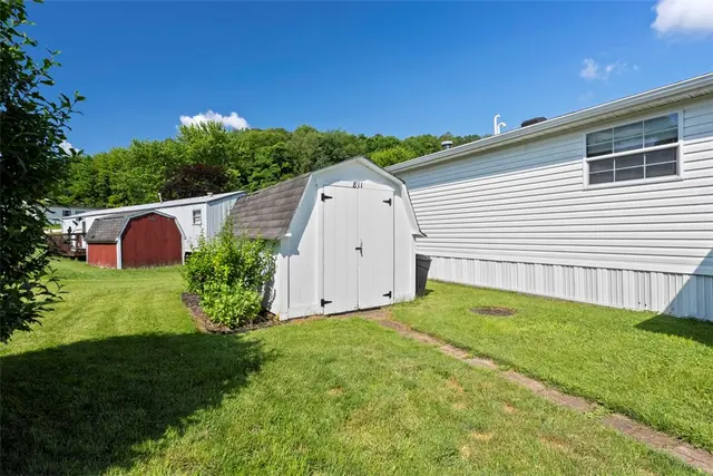 811 Maple Ct gallery image 24