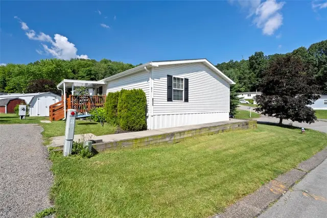 811 Maple Ct gallery image 25