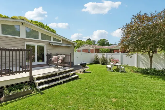 814 Dressel DRIVE gallery image 3