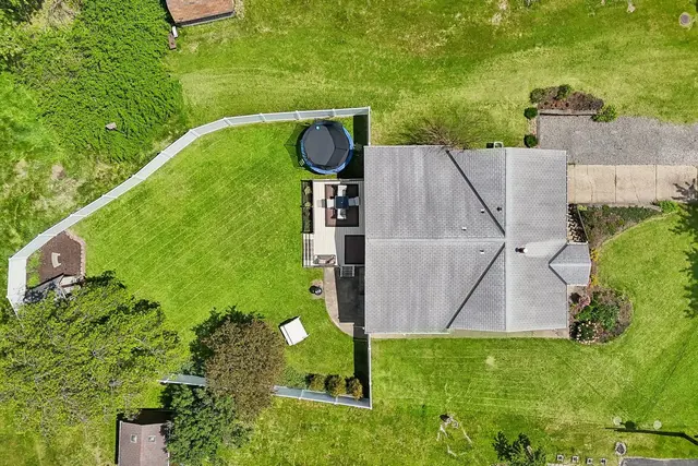 814 Dressel DRIVE gallery image 5