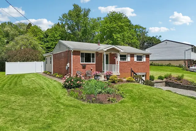 814 Dressel DRIVE gallery image 12