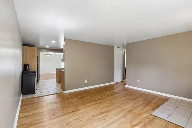 814 Dressel DRIVE gallery image 18