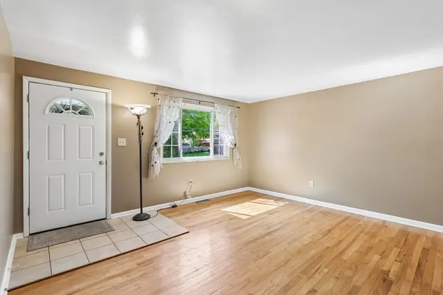 814 Dressel DRIVE gallery image 23