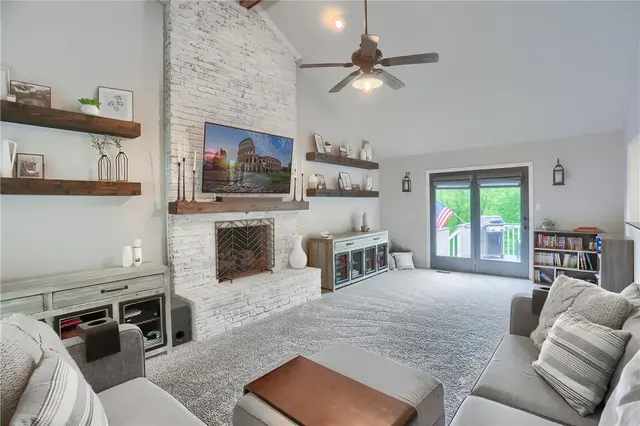 814 Graywyck Dr gallery image 16