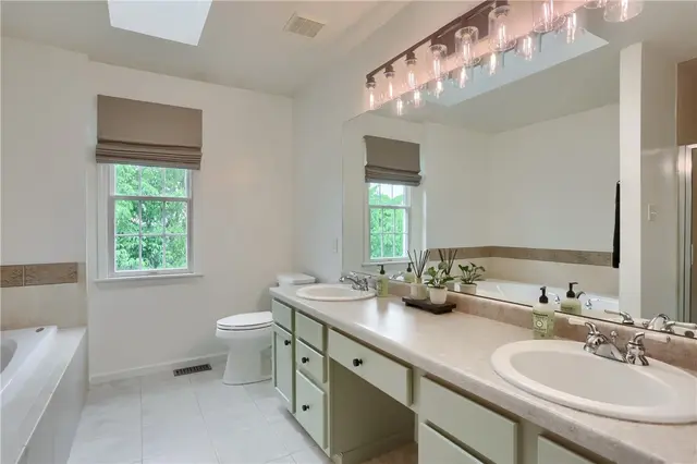 814 Graywyck Dr gallery image 32