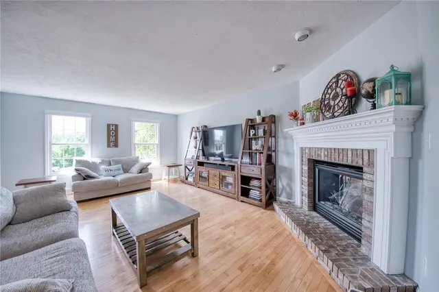 815 Graywyck Dr gallery image 13