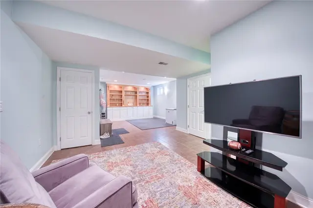 815 Graywyck Dr gallery image 29