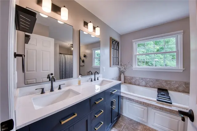 815 Graywyck Dr gallery image 32