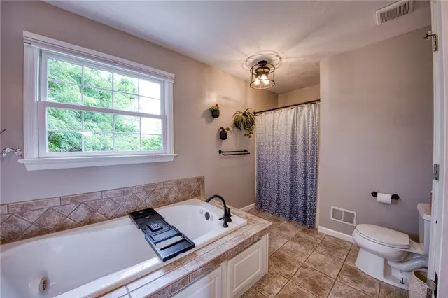 815 Graywyck Dr gallery image 35