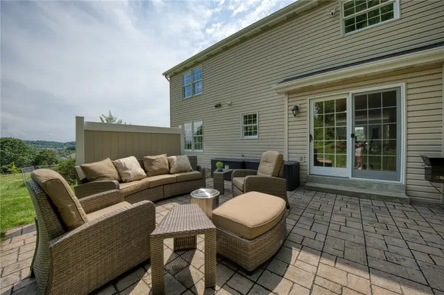 815 Graywyck Dr gallery image 39