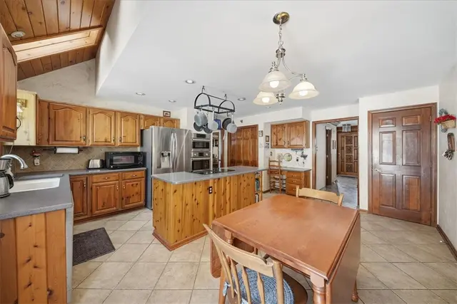 8186 Streamside Dr gallery image 8