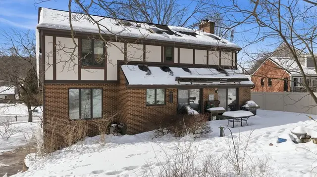 8186 Streamside Dr gallery image 10